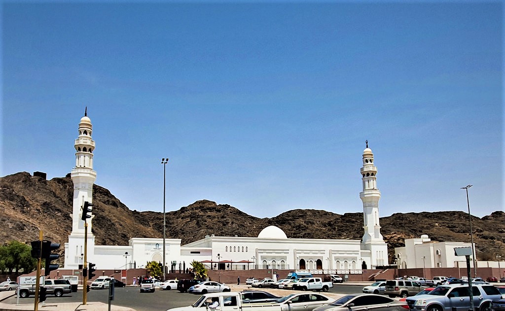 Top 10 Islamic Places To Visit In Madinah (Religious Sites)  